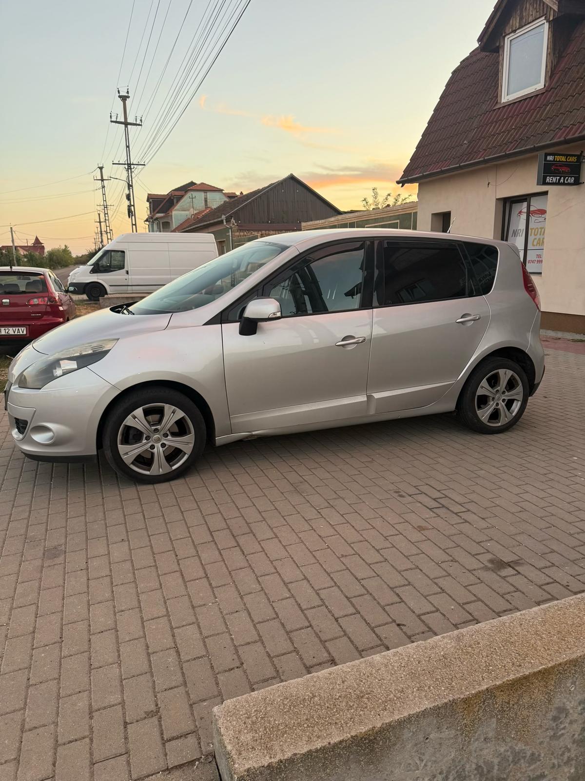 Dacia Logan, lateral